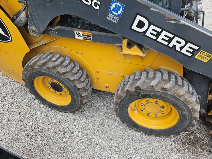 2022-deere-318g-image-13