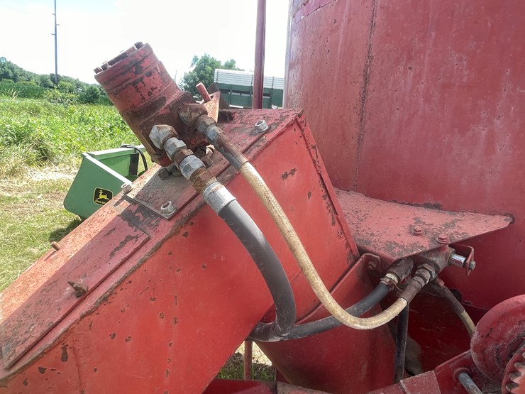 #1078-•-brady-650-feed-grinder-mixer-image-16
