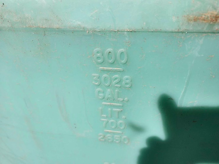 1100-gallon-snyder-flat-bottom-poly-tank-image-2