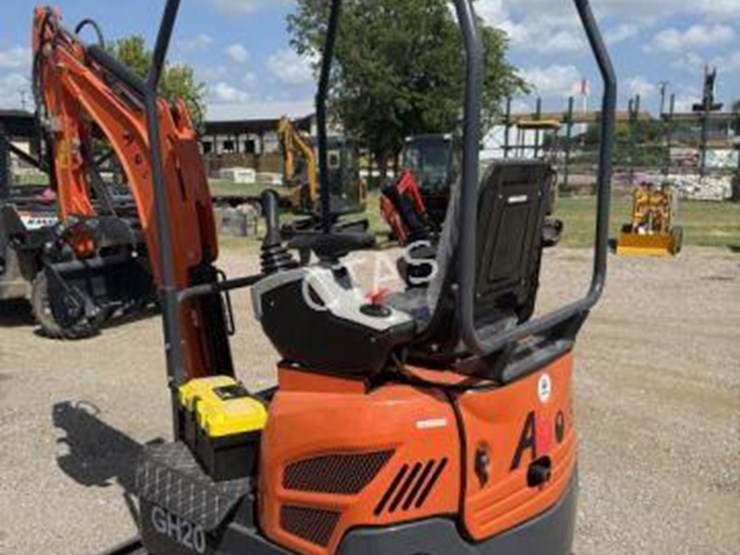 #133-•-mini-excavator---model:-15-kw-image-3