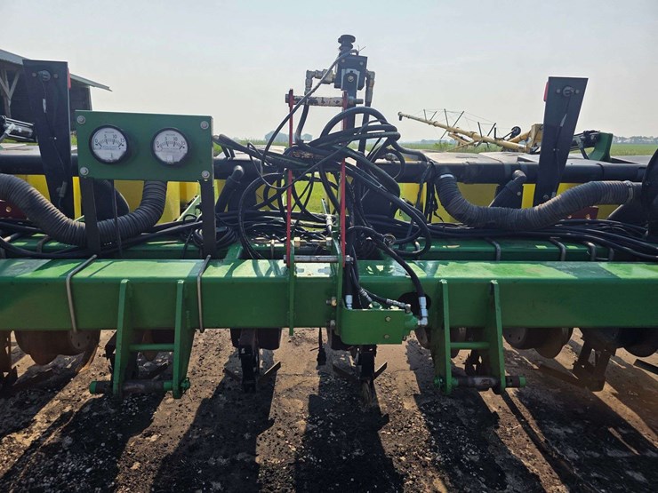 john-deere-1710-image-31