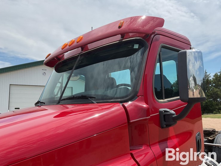 2014-freightliner-cascadia-125-image-9
