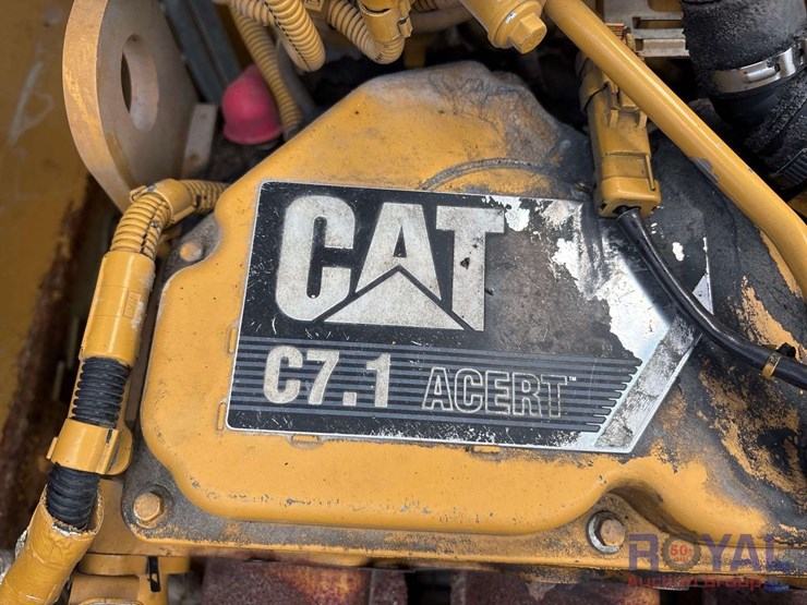 2017-caterpillar-326fl-image-21