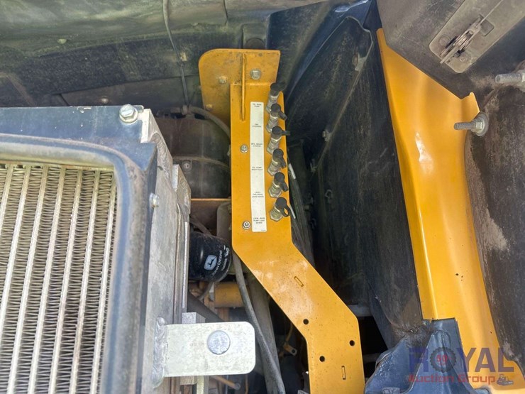 2016-deere-410e-image-16