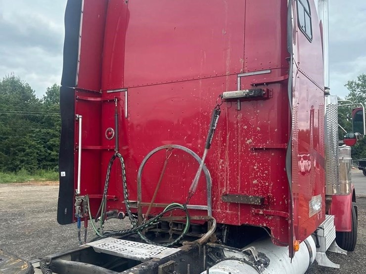 2000-freightliner-fld132-classic-xl-image-14