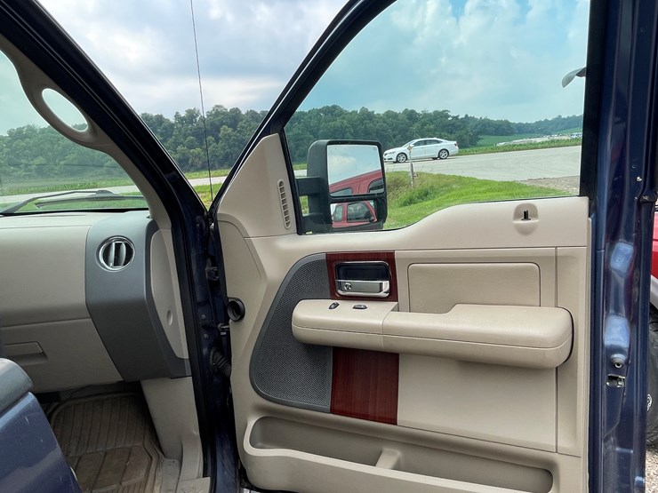 #1037-•-2005-ford-lariat-crew-cab-4x4-(has-wi-title)-image-65