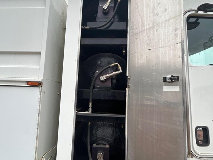 2011-kenworth-t400-image-22