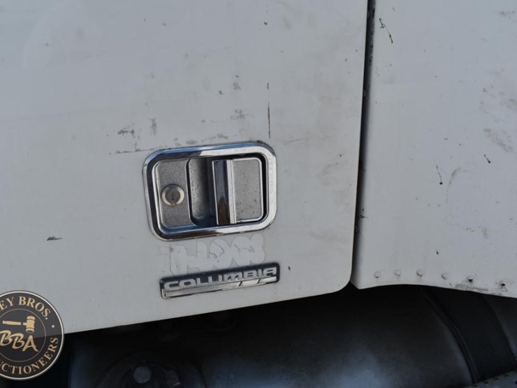 2003-freightliner-columbia-120-image-50