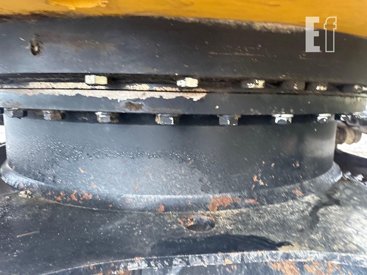 2021-deere-245g-lc-image-22
