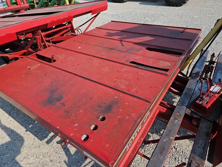 new-holland-1037-image-4