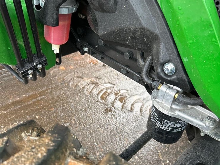 2022-john-deere-3032e-image-32