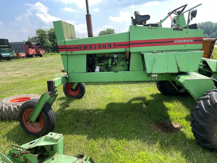 #1061-•-owatonna-260-swather-with-conditioner-image-9