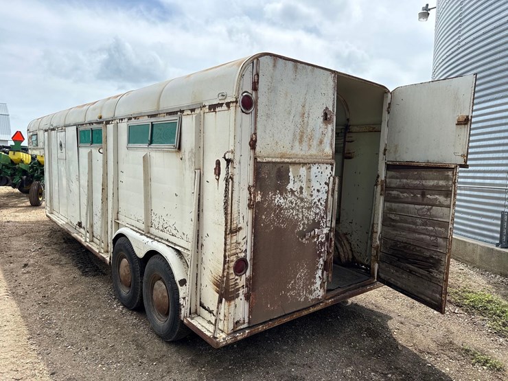 7ft-x-22ft-show-me-livestock-trailer-image-4