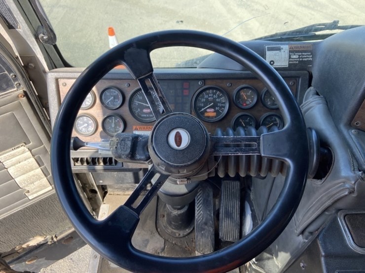 2002-peterbilt-320-image-20