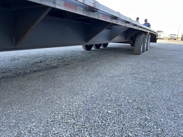 2014-innovative-32'-tri-axle-gooseneck-trailer-image-12