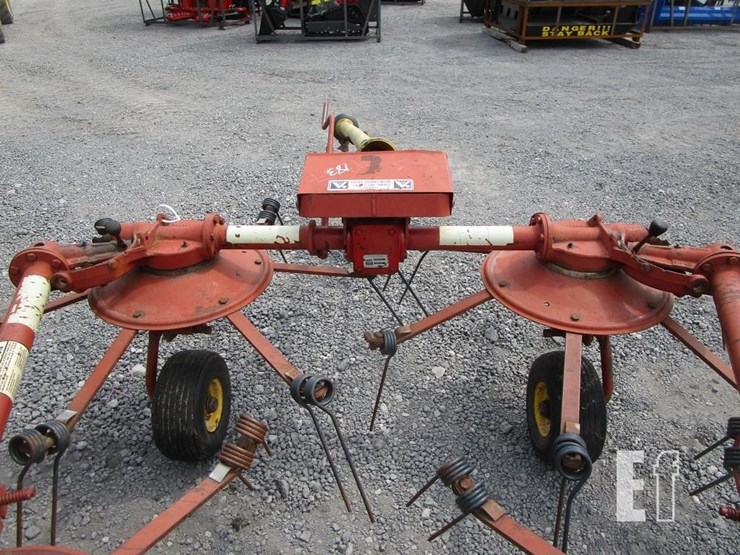 new-holland-163-image-3