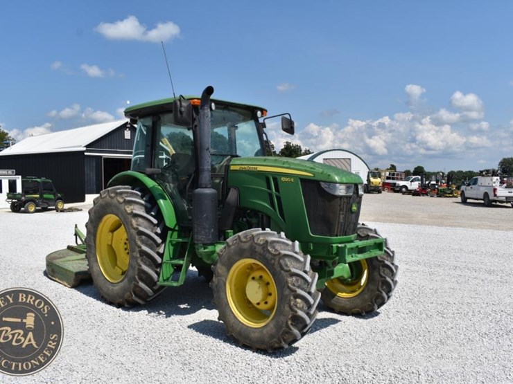 2017-john-deere-6120e-image-16