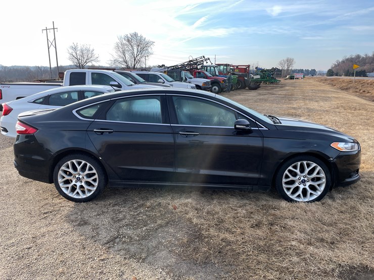 #1043-•-2014-ford-fusion-sedan-(wi-title-in-delay)-image-8