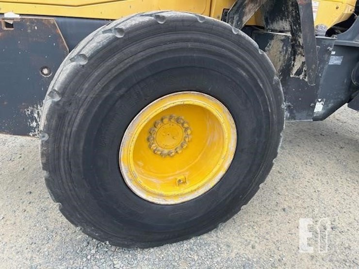 2010-komatsu-wa320-5-image-23