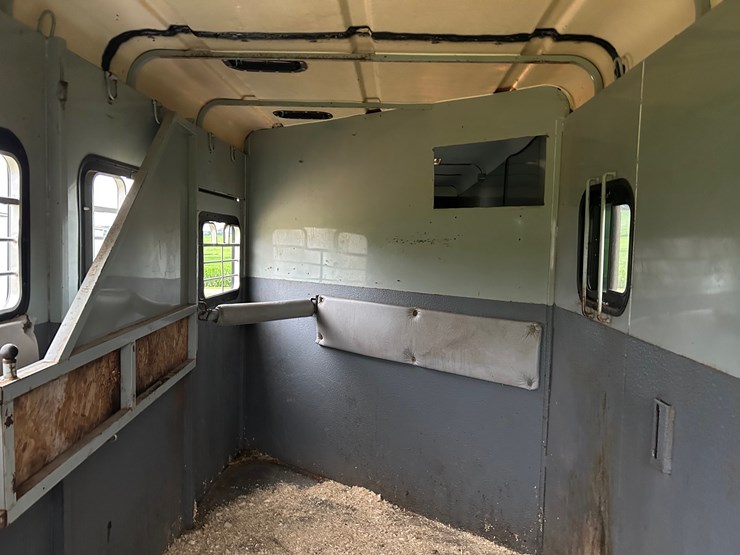 #1030-•-1999-bison-aluma-sport-horse-trailer-(arcadia,-wi)-(wi-title-in-delay)-image-25