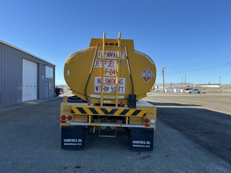 2000-t/a-8,000-gallon-fuel-tank-trailer-image-3