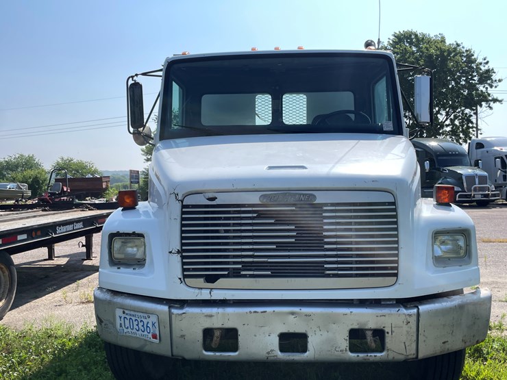 #1013-•-1992-freightliner-cummins-(has-mn-title)-image-2