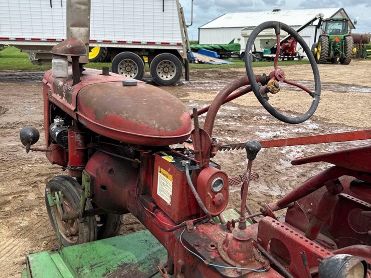 farmall-b-tractor-w/-5ft-belly-mower-image-21