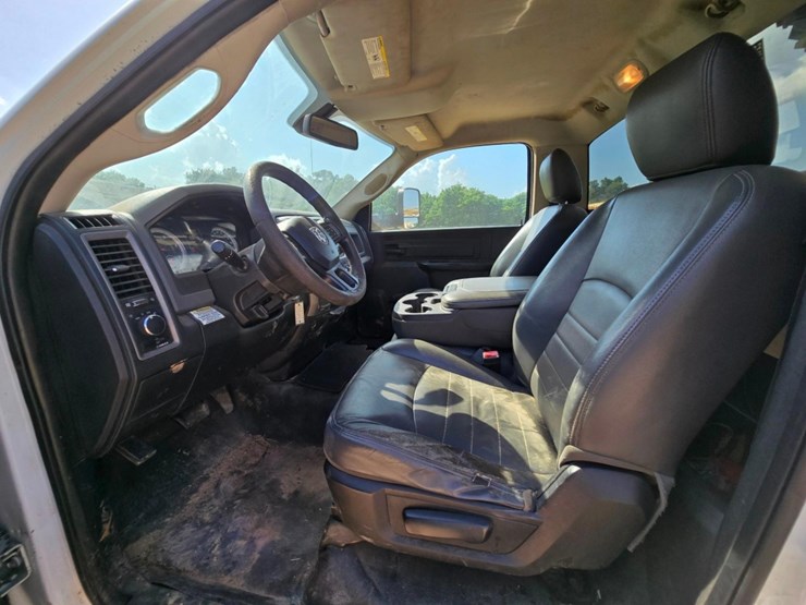 2017-dodge-ram-5500-image-26