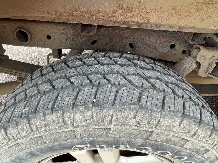#1037-•-2005-ford-lariat-crew-cab-4x4-(has-wi-title)-image-96