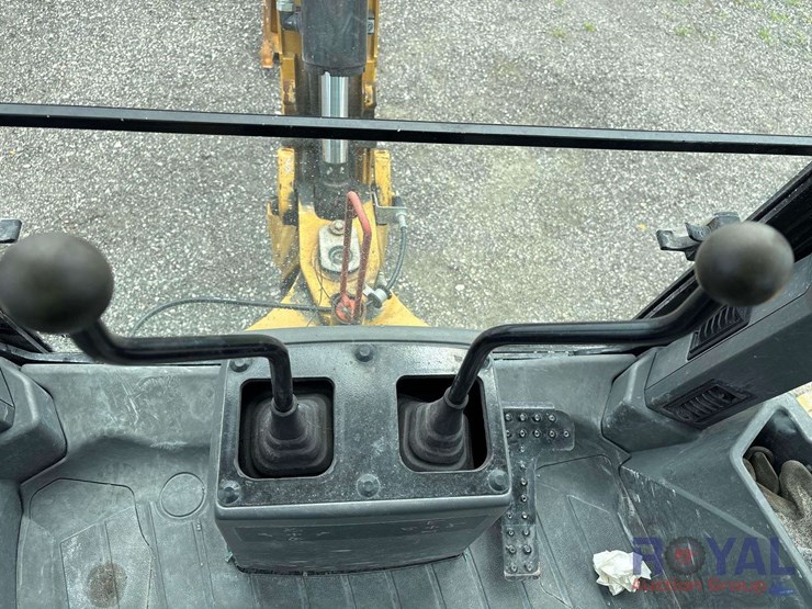 2018-caterpillar-416f2-image-12