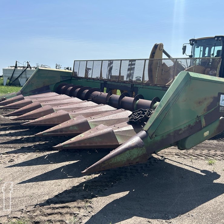 JOHN DEERE 853