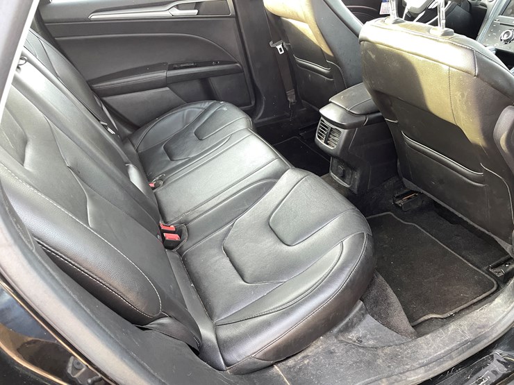#1043-•-2014-ford-fusion-sedan-(wi-title-in-delay)-image-21