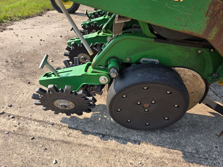 john-deere-1710-image-10