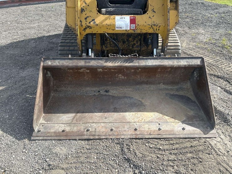 2014-caterpillar-257d-image-7