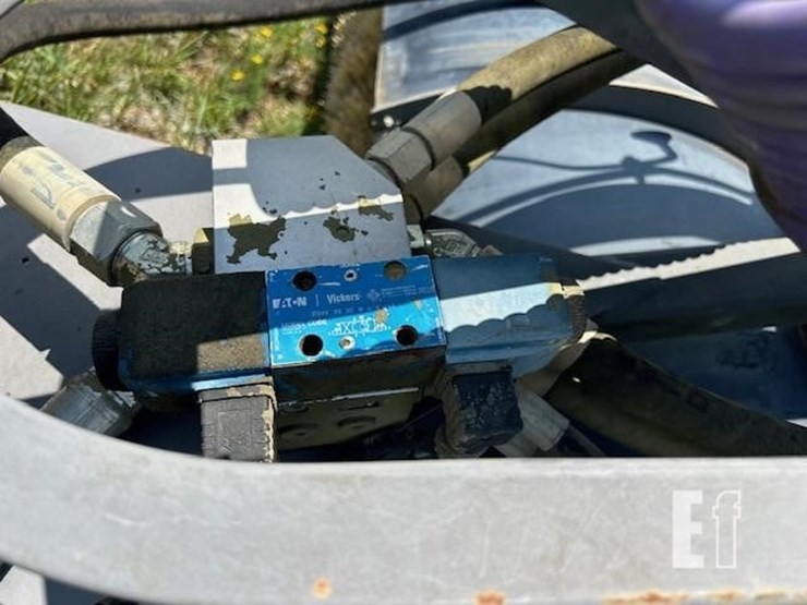 holms-12'-broom-image-4