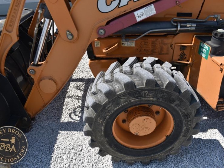 2012-case-590sn-image-21