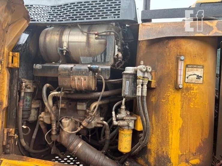 2014-deere-160g-lc-image-18