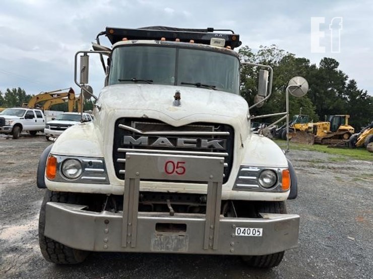 2005-mack-granite-cv713-image-2