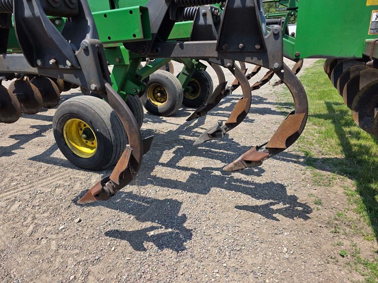 john-deere-2700-image-25