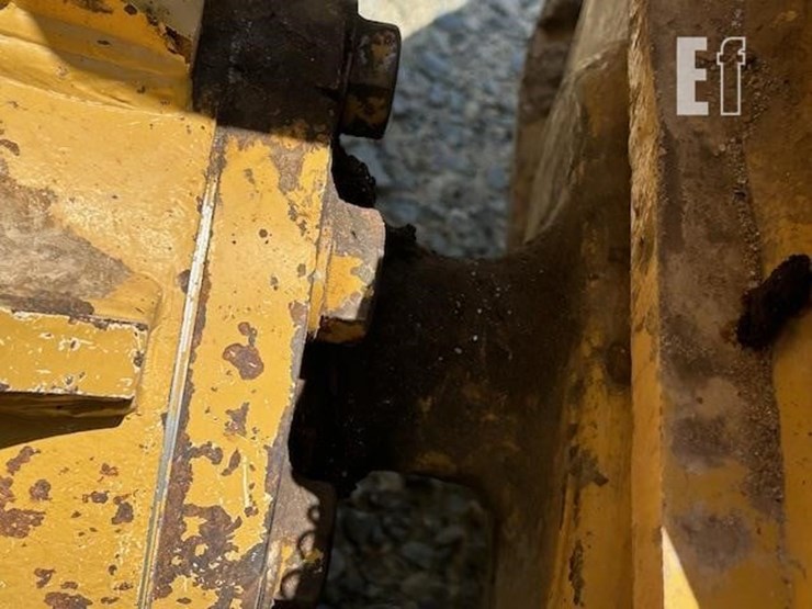 2017-caterpillar-d6n-lgp-image-22