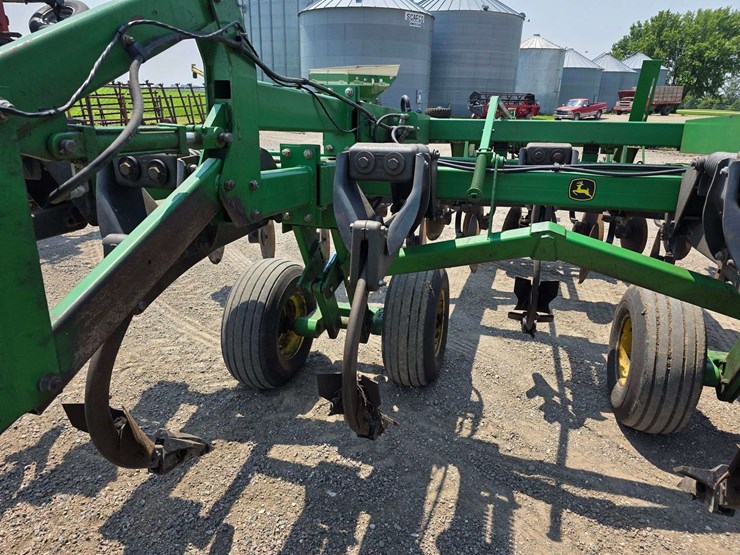 john-deere-2700-image-21