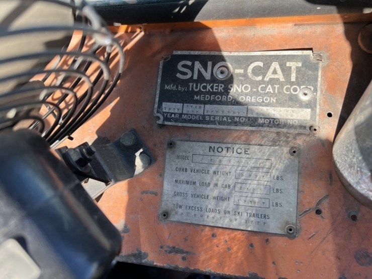 1977-tucker-2740bre-sno-cat-image-25