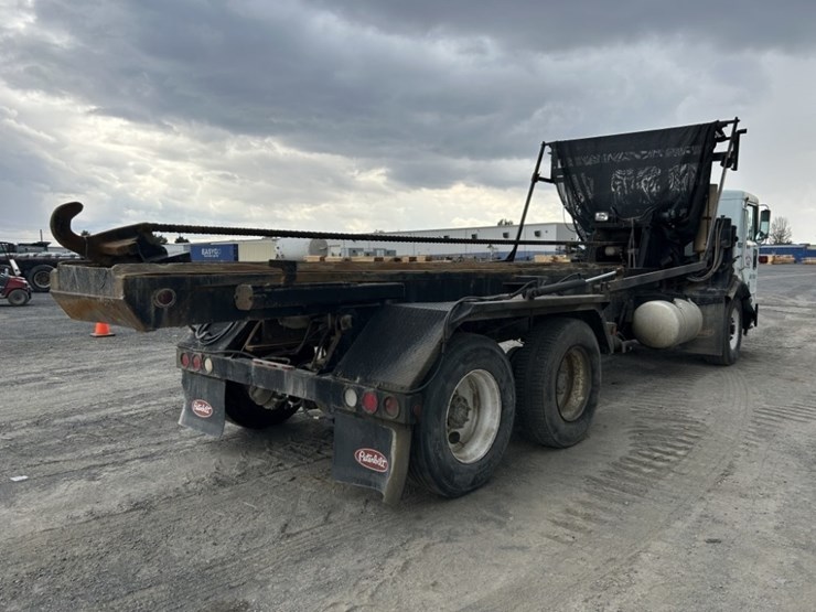 1988-peterbilt-320-image-5