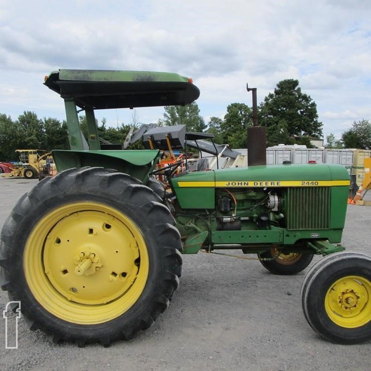 JOHN DEERE 2440