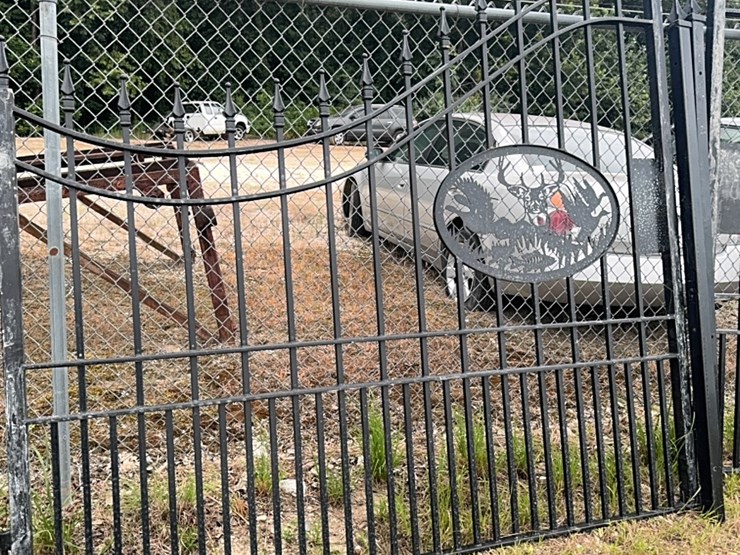 two-8-foot-gates-with-wildlife-scene-image-2