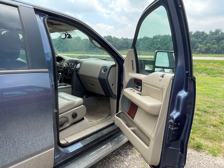 #1037-•-2005-ford-lariat-crew-cab-4x4-(has-wi-title)-image-64