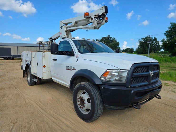 2017-dodge-ram-5500-image-14