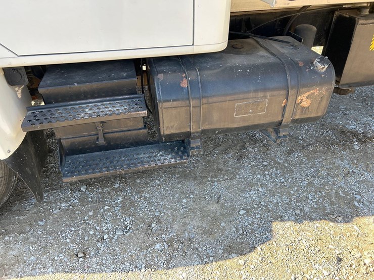 1997-ih-4900-tandem-grain-truck-image-5