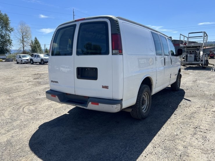 2001-gmc-3500-image-4