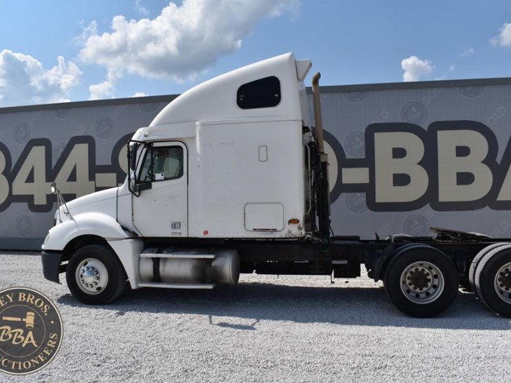 2003-freightliner-columbia-120-image-5